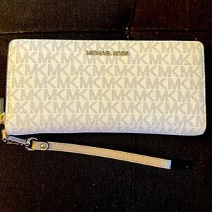 NWT Michael Kors wallet